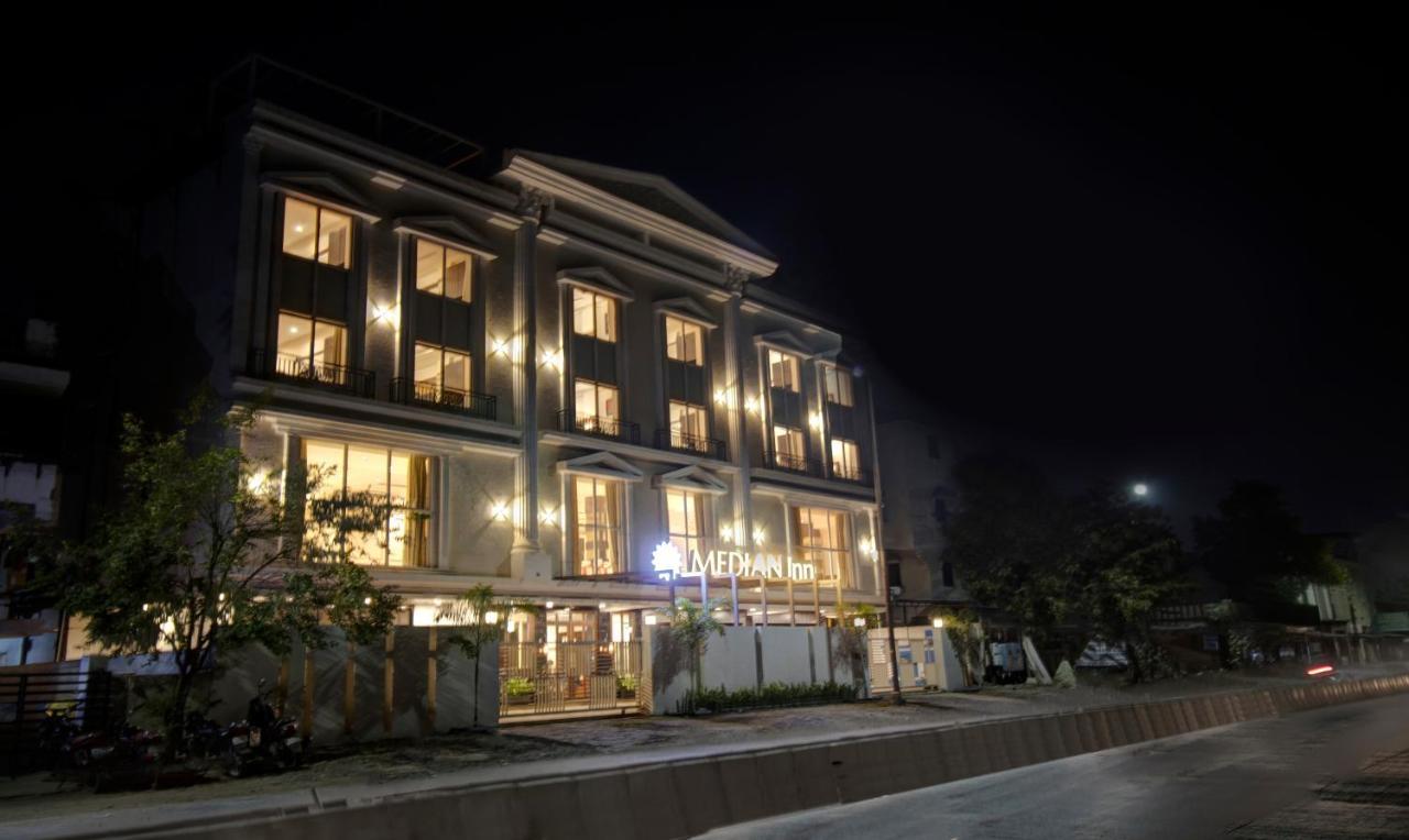 Treebo Premium Median Inn Nagpur Exterior photo
