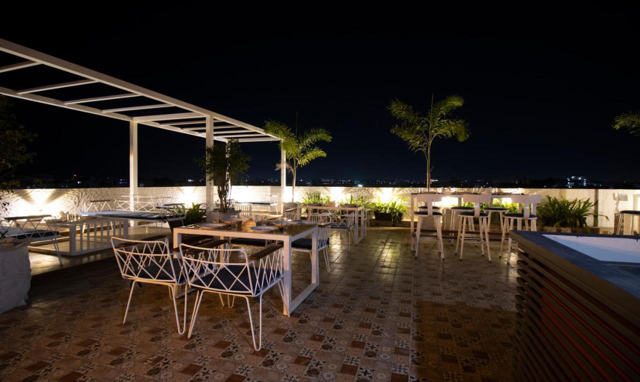 Treebo Premium Median Inn Nagpur Exterior photo